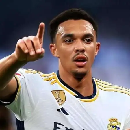 阿諾德加盟皇馬後的困境:金球夢是否就此破碎?